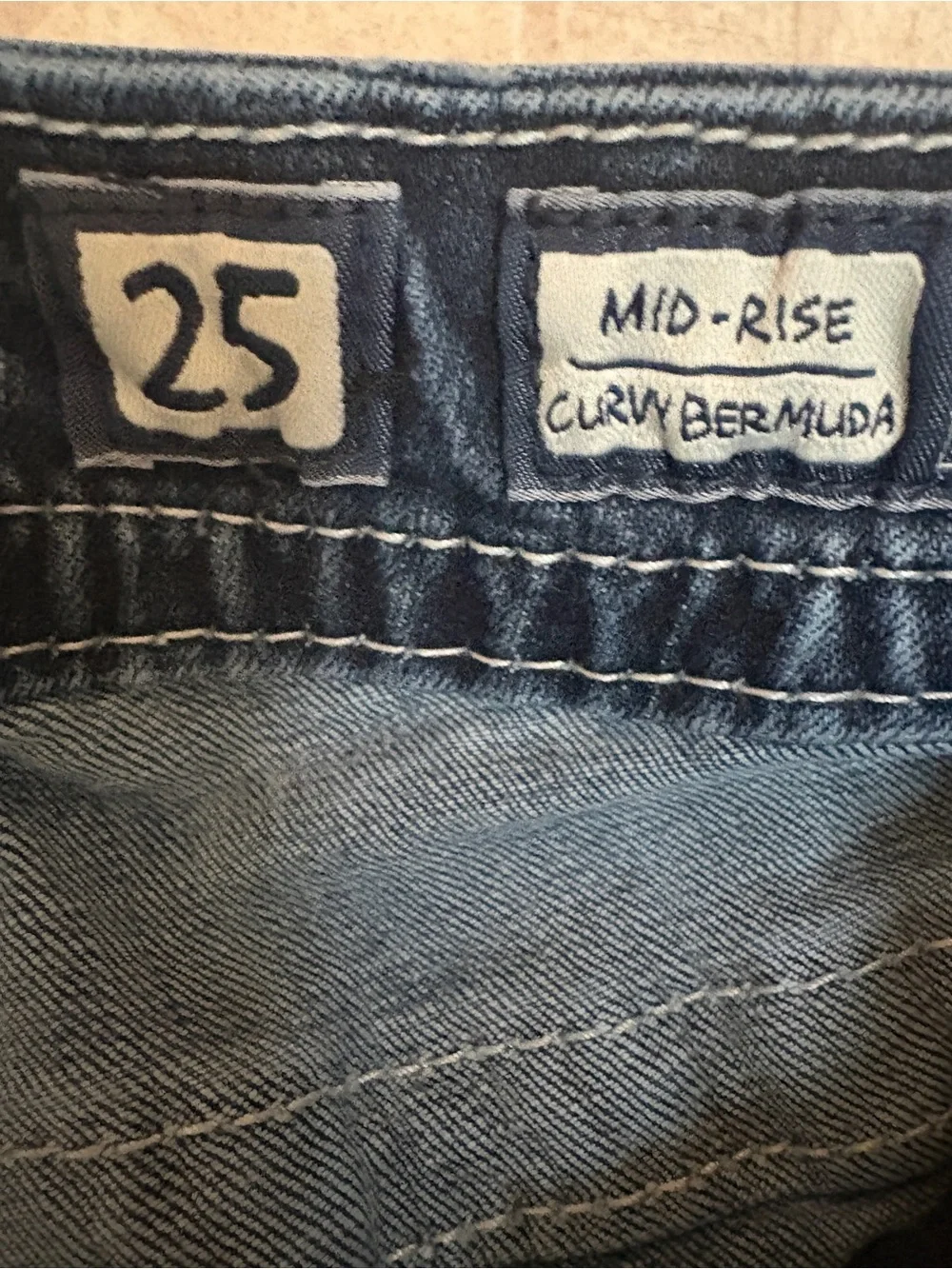 Miss Me Easy Bermuda Shorts Bling Design Jorts Women’s Size 25 10” Y2K EUC
